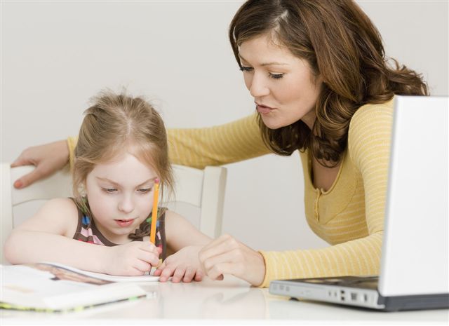 Đầu hè, nhiều phụ huynh loay hoay với “bài toán”: Gửi con ở đâu?