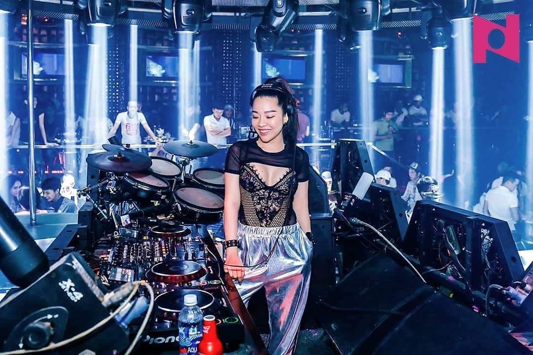 Cộng đồng mạng - Nữ DJ nóng bỏng lần đầu trải lòng về quá khứ từng bị khách bỏ “thuốc” vào rượu (Hình 2).