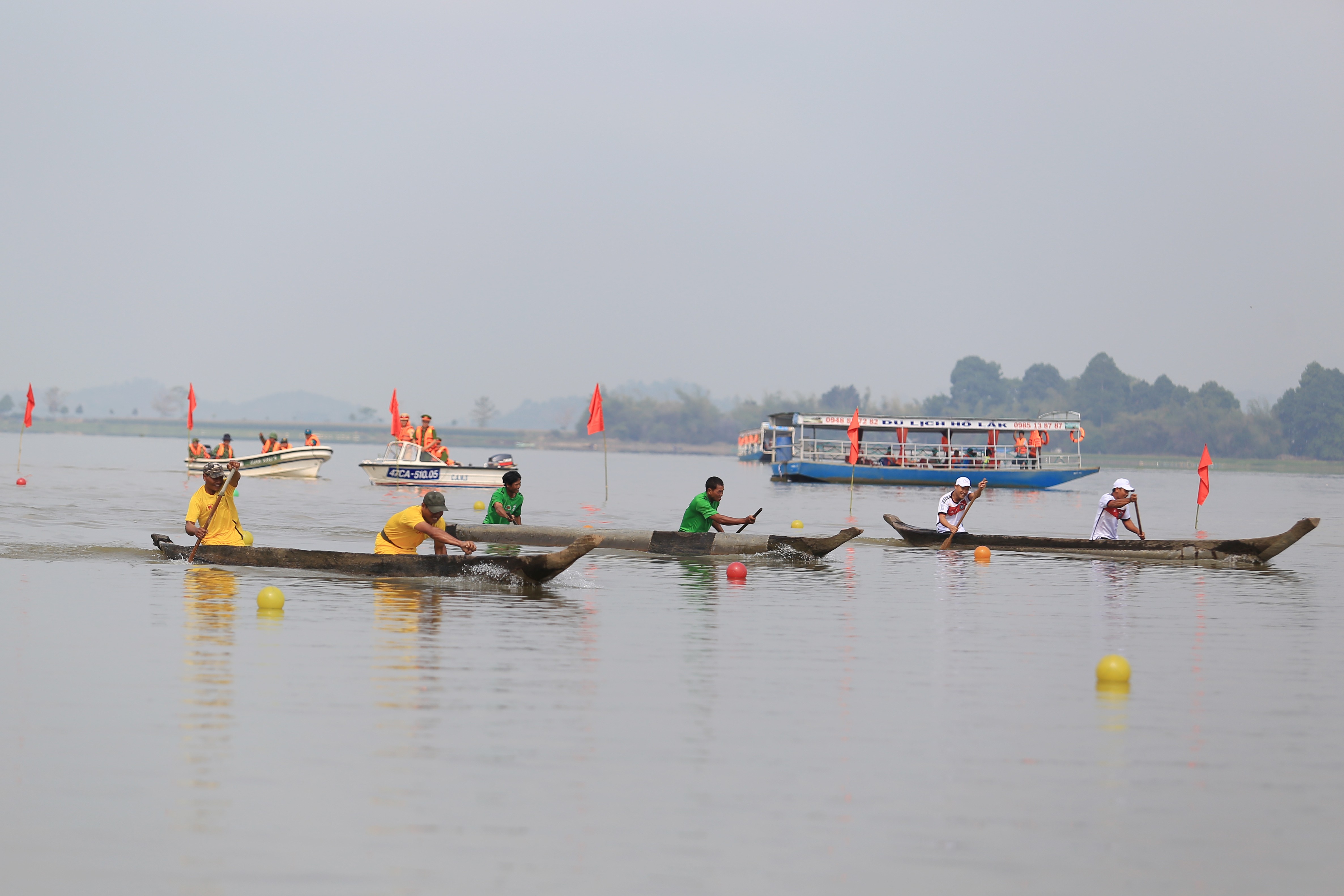 Văn hoá - Kịch tính đường đua sông nước của 100 tay chèo thuyền độc mộc (Hình 3).