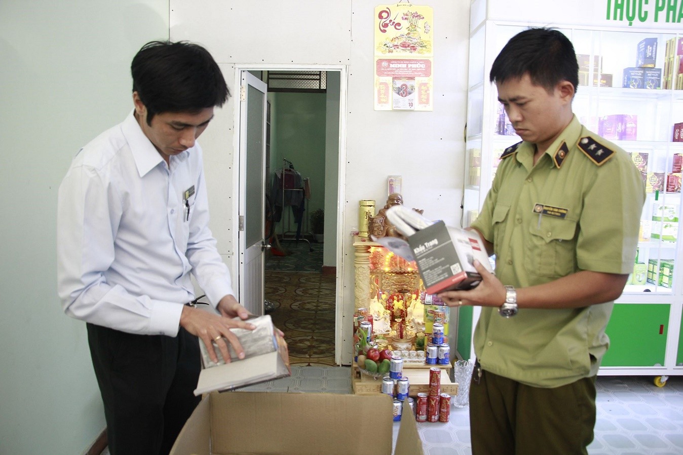 Tin nhanh - Găm hàng khẩu trang, một nhà thuốc bị xử phạt 20 triệu đồng