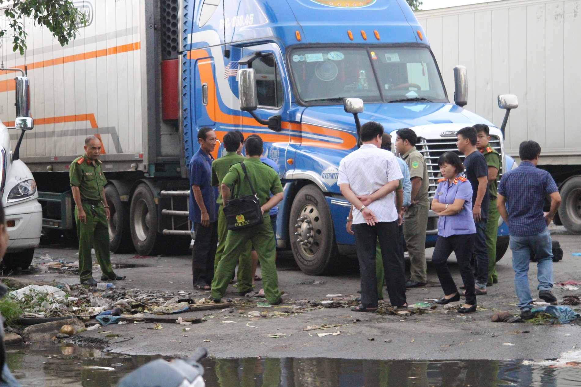 An ninh - Hình sự - Tài xế xe container đâm chết bạn nhậu rồi đến công an đầu thú