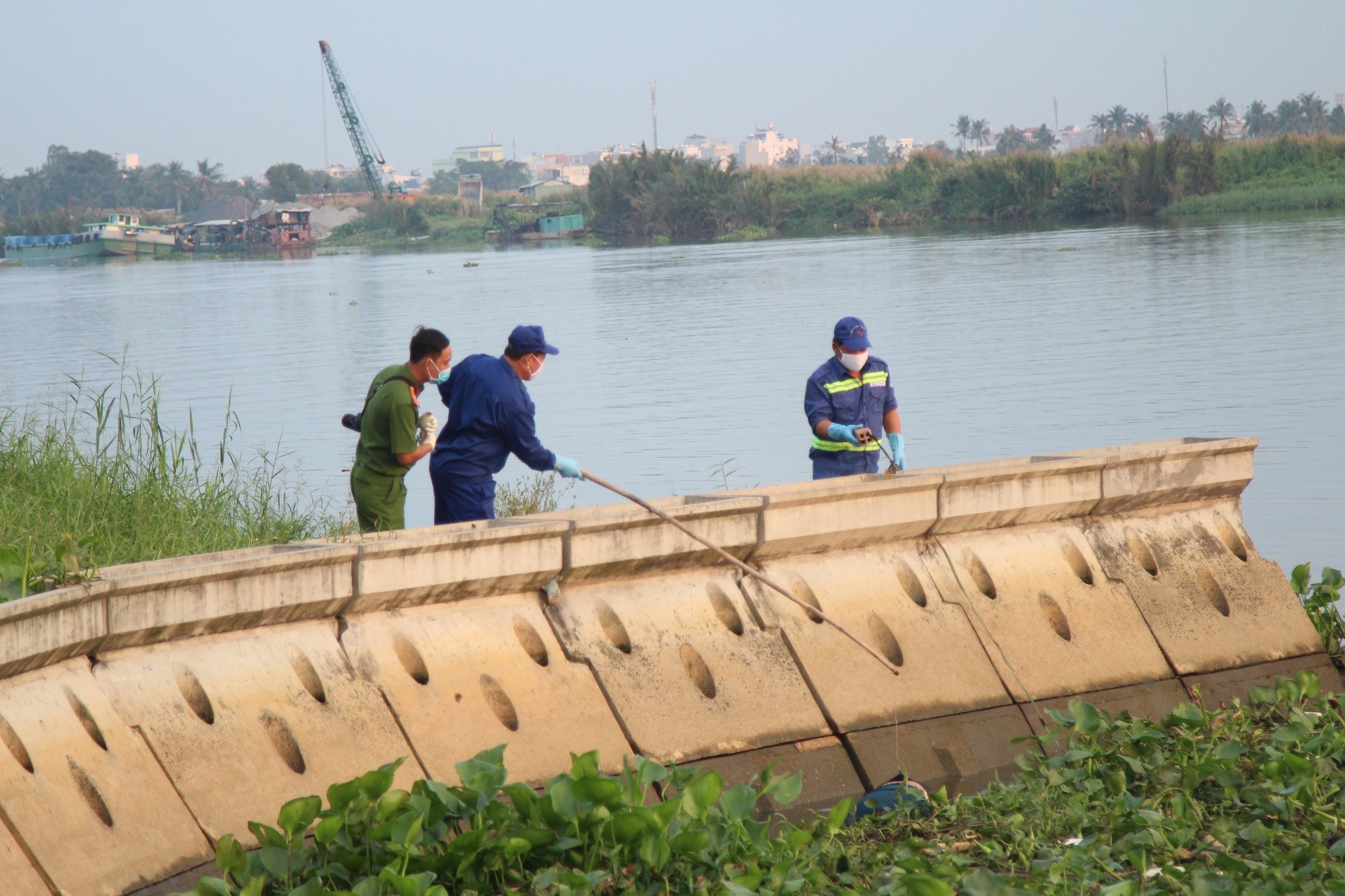 An ninh - Hình sự - Điều tra vụ xác chết nam thanh niên trôi trên sông Sài Gòn