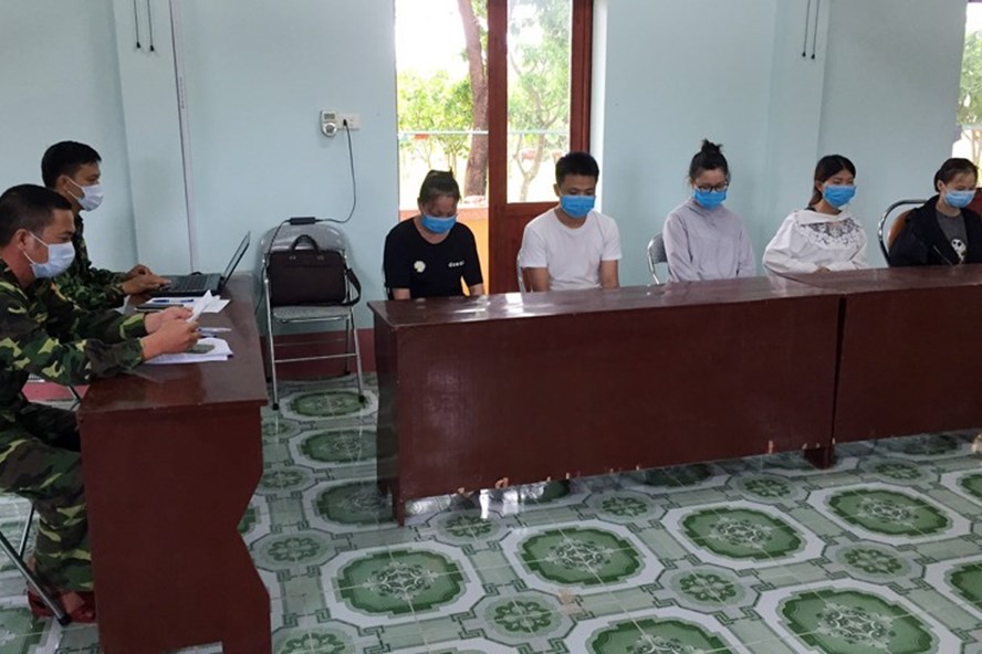 An ninh - Hình sự - Bắt 5 người Trung Quốc nhập cảnh trái phép vào Việt Nam để đánh bạc