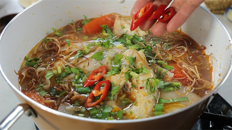 Gia đình - Món ngon cuối tuần: Cách làm canh cá điêu hồng nấu măng ngon ngất ngây  (Hình 6).