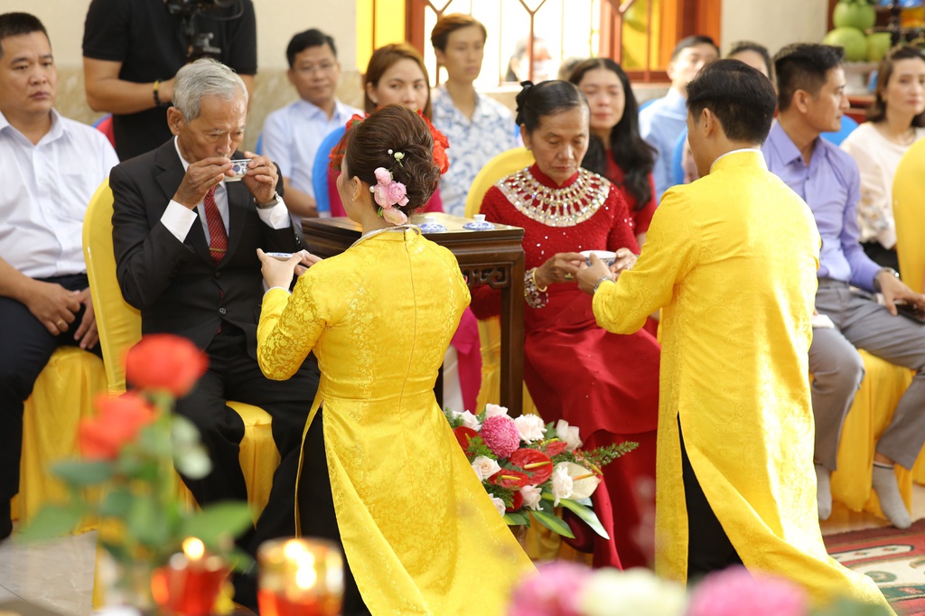 Ngôi sao - Hé lộ hình ảnh trong lễ Hằng thuận của Quý Bình và bà xã doanh nhân (Hình 4).