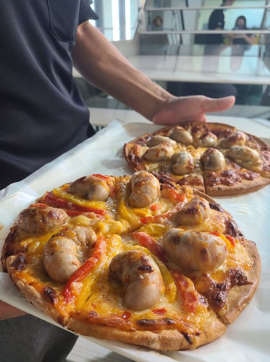 Đời sống - Kinh dị món pizza tinh hoàn gà, nhiều người sợ không dám ăn