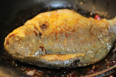 Đời sống - Món ngon cuối tuần: Cách làm cá chim sốt dầu hào đơn giản mà cực ngon (Hình 3).
