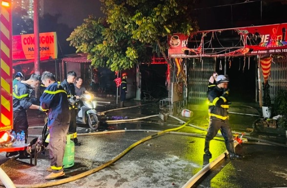 Xã hội - Bản tin 26/9: Cháy 4 nhà dân tại cổng khu công nghiệp; Người đàn ông bị tường sập vùi lấp ở Tp.HCM