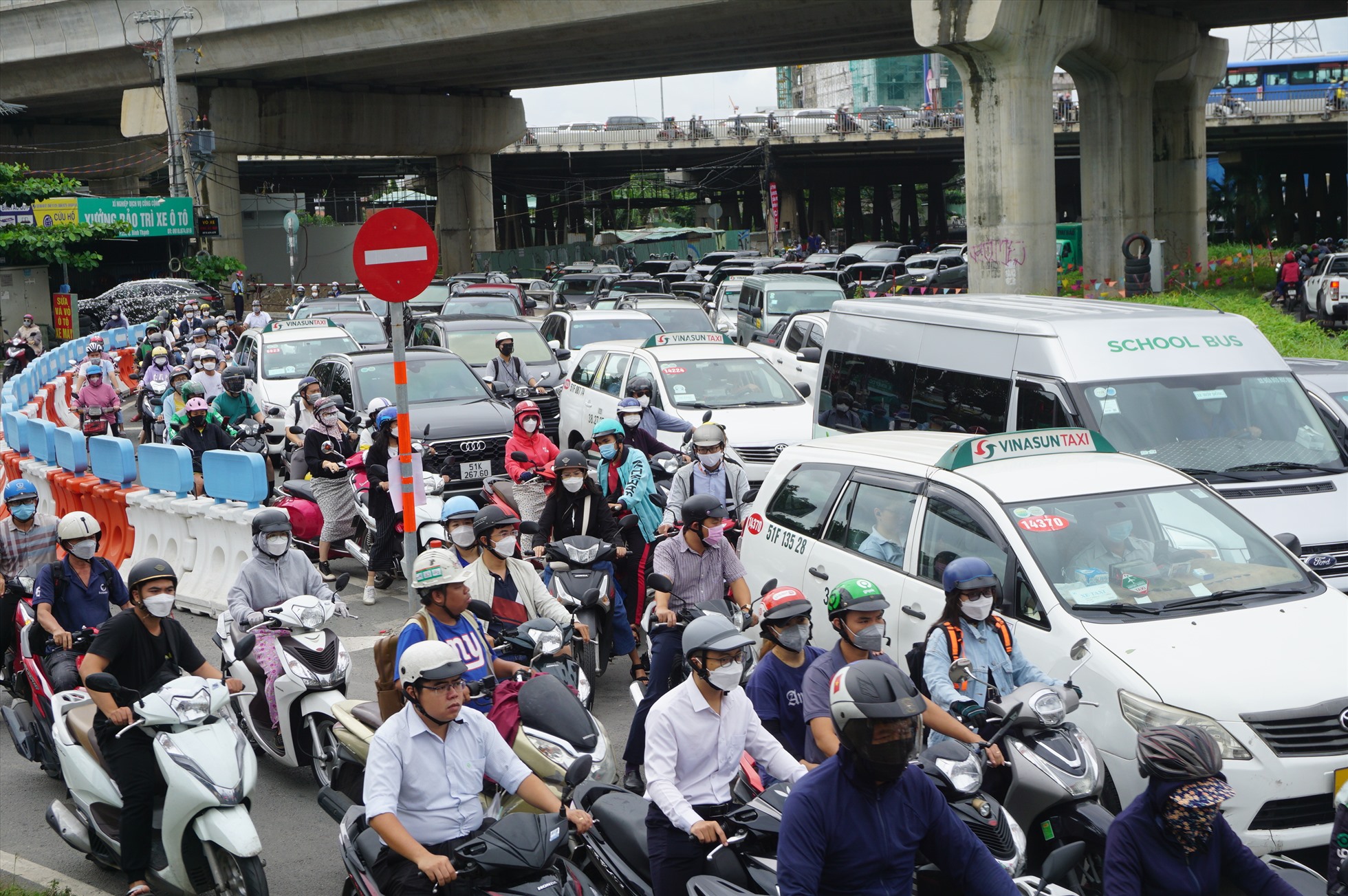 Xã hội - Bản tin 5/10: Chìm ghe chở hàu, 1 người tử vong, 1 người mất tích; Chỉ đạo khẩn xử lý sự cố cầu vượt Nguyễn Hữu Cảnh