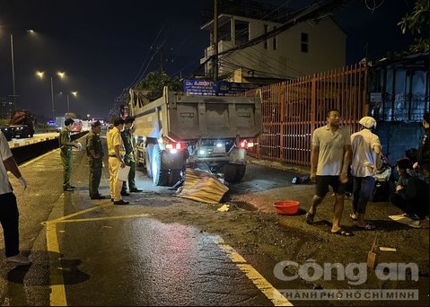 Xã hội - Tông đuôi xe ben đang đậu trên đường, nam thanh niên tử vong tại chỗ