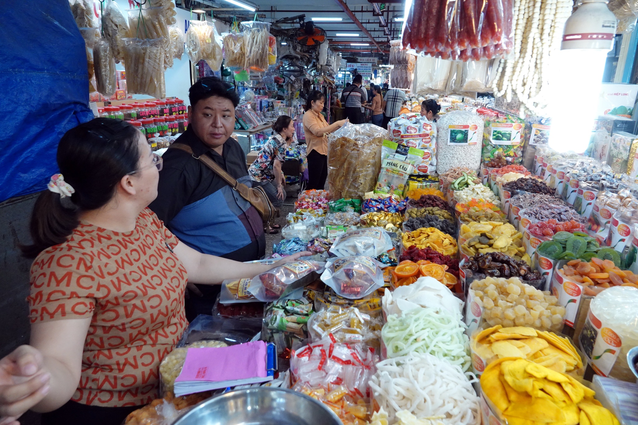 Kinh tế - Hàng hóa phục vụ dịp Tết: Nguồn cung dồi dào, không lo sốt giá