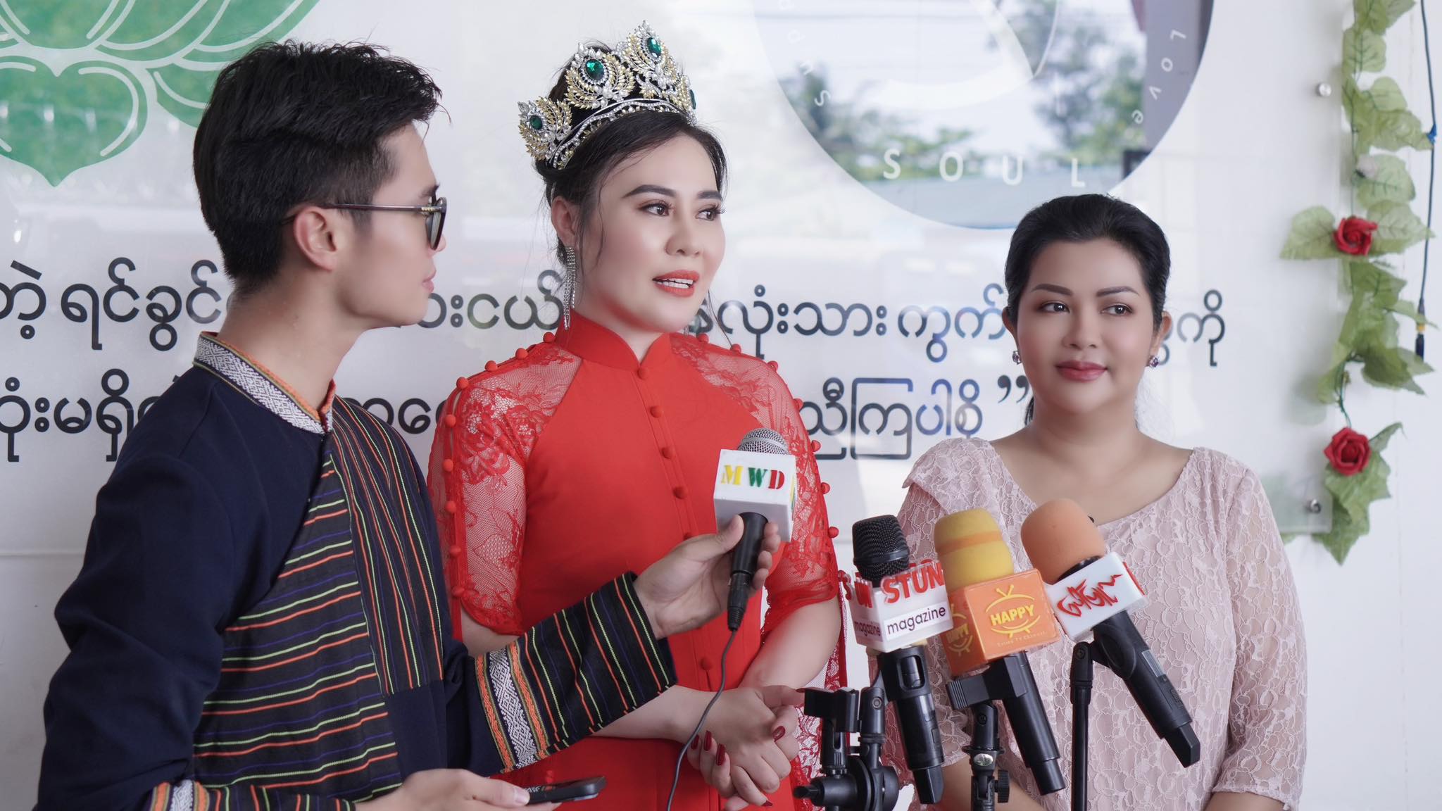 Giải trí - Hoa hậu Phan Kim Oanh trở lại Myanmar sau 7 tháng đăng quang