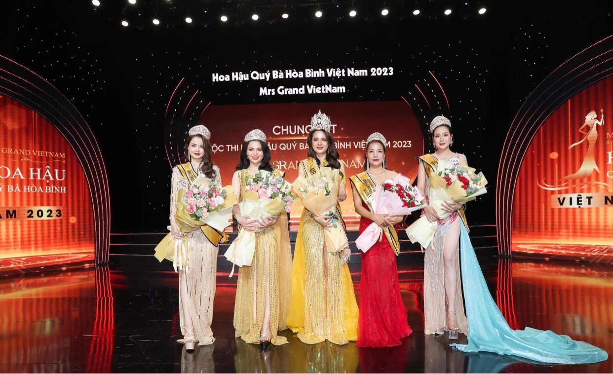 Giải trí - Mrs Grand Vietnam 2023: Đoàn Thị Thu Hằng đăng quang ngôi vị Hoa hậu (Hình 2).