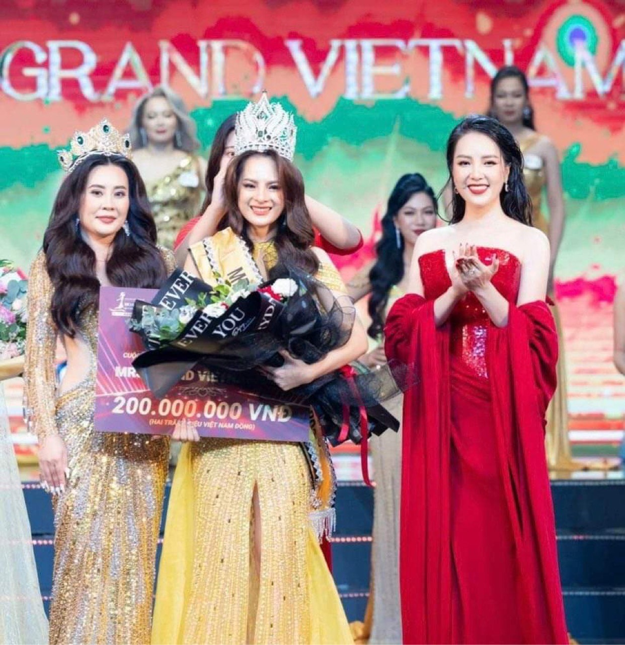 Giải trí - Mrs Grand Vietnam 2023: Đoàn Thị Thu Hằng đăng quang ngôi vị Hoa hậu