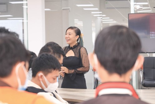 Cần biết - Gặp Gỡ Nữ CEO Của Dự Án Glocal IELTS - Mang Cơ Hội Học Tiếng Anh Đến Học Sinh  (Hình 2).