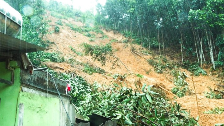 Xã hội - Yên Bái: Sập tường nhà sau mưa lớn, bé 12 tuổi tử vong