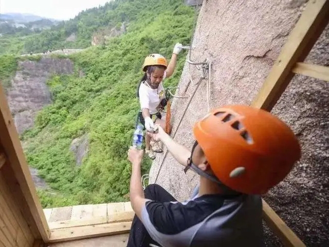 Đời sống - Cửa hàng tiện lợi 'độc lạ' không phải ai cũng dám bước vào (Hình 2).