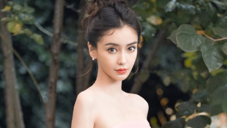 Giải trí - Angelababy tiếp tục 'gặp họa' vì xem Lisa diễn ở câu lạc bộ thoát y (Hình 3).