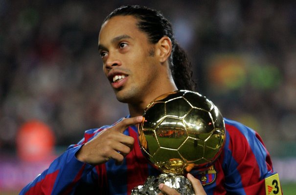 Thể thao - Ronaldinho từ đỉnh cao sự nghiệp đến tương lai ảm đạm trong tù