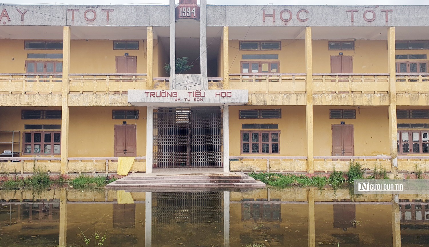 Giáo dục - Hải Phòng: Trường chuẩn quốc gia xuống cấp, sân 'biến thành ao' sau mưa lớn
