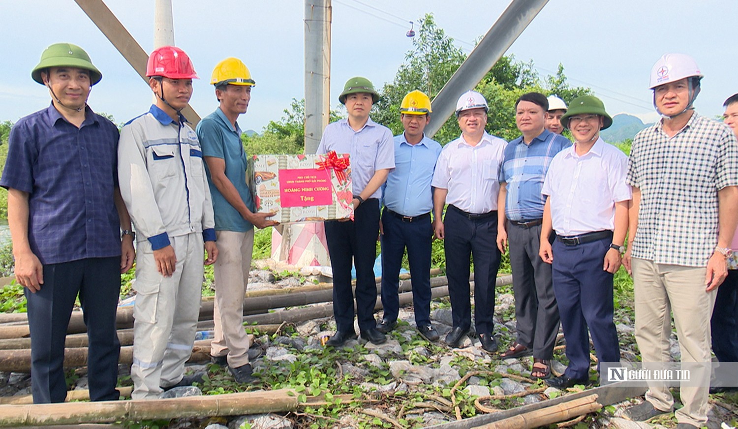 Dân sinh - Hải Phòng: Đảo Cát Bà có điện trở lại sau sự cố đứt dây điện vượt biển (Hình 2).