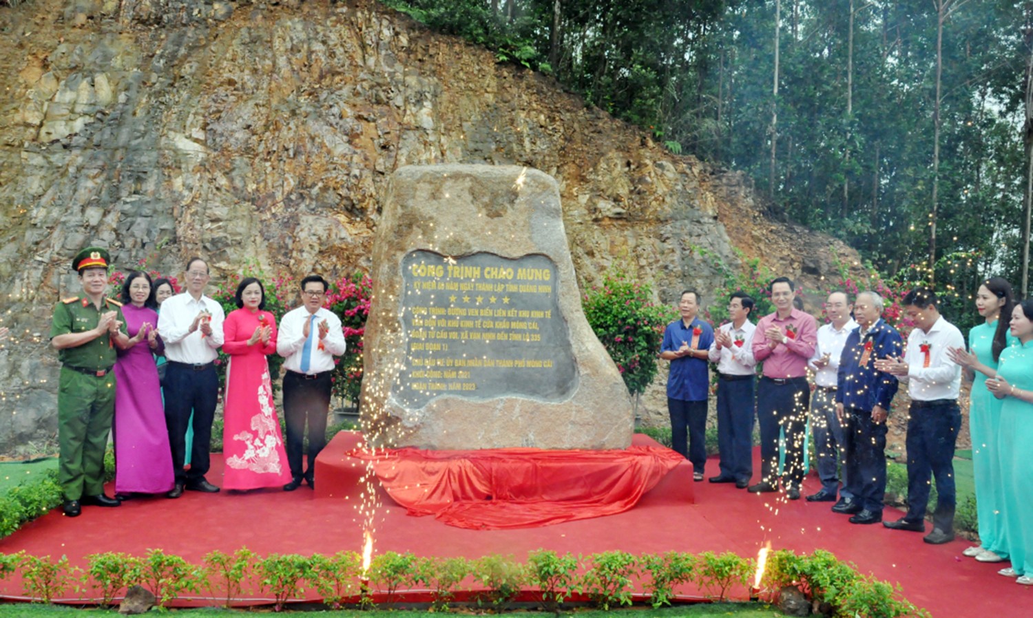 Sự kiện - Quảng Ninh: Gắn biển 4 công trình hơn 650 tỷ chào mừng thành lập tỉnh