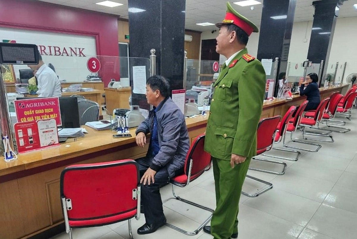 An ninh - Hình sự - Nhân viên ngân hàng giúp khách hàng thoát “bẫy lừa” hơn 120 triệu đồng
