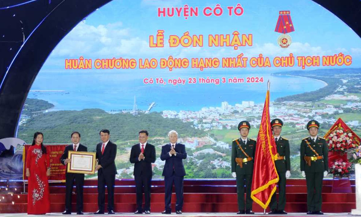 Sự kiện - Quảng Ninh: Huyện đảo Cô Tô đón nhận Huân chương Lao động hạng Nhất