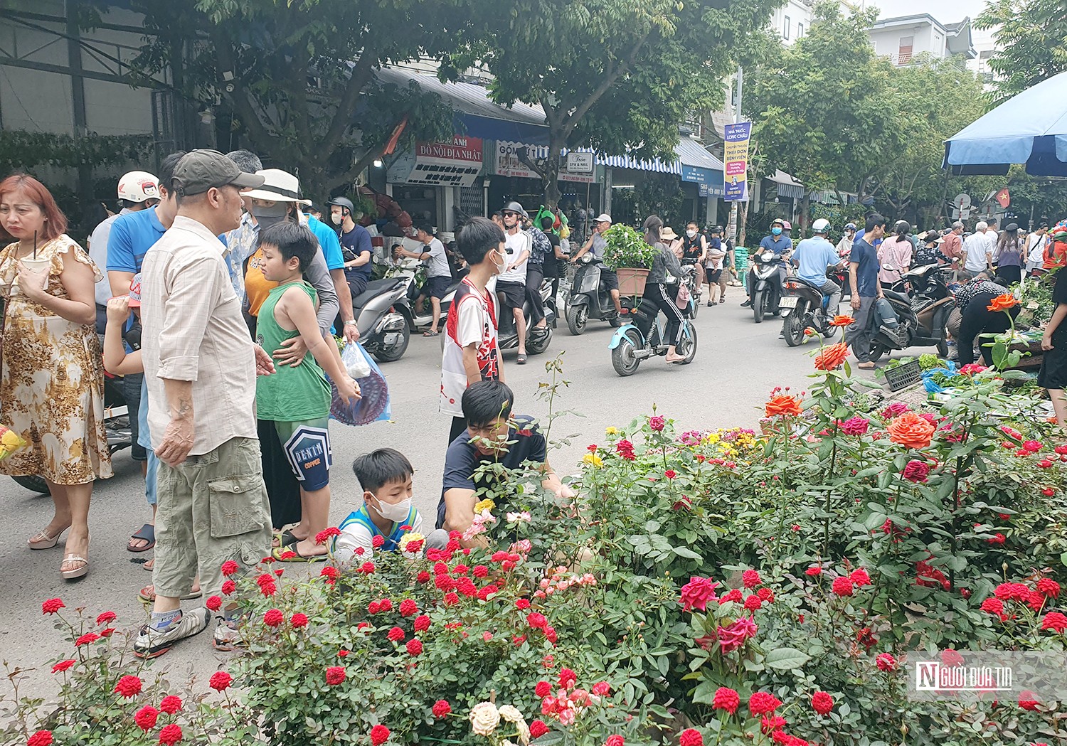 Văn hoá - Hải Phòng: Độc đáo chợ phiên mua may, bán rủi giữa lòng đô thị (Hình 2).