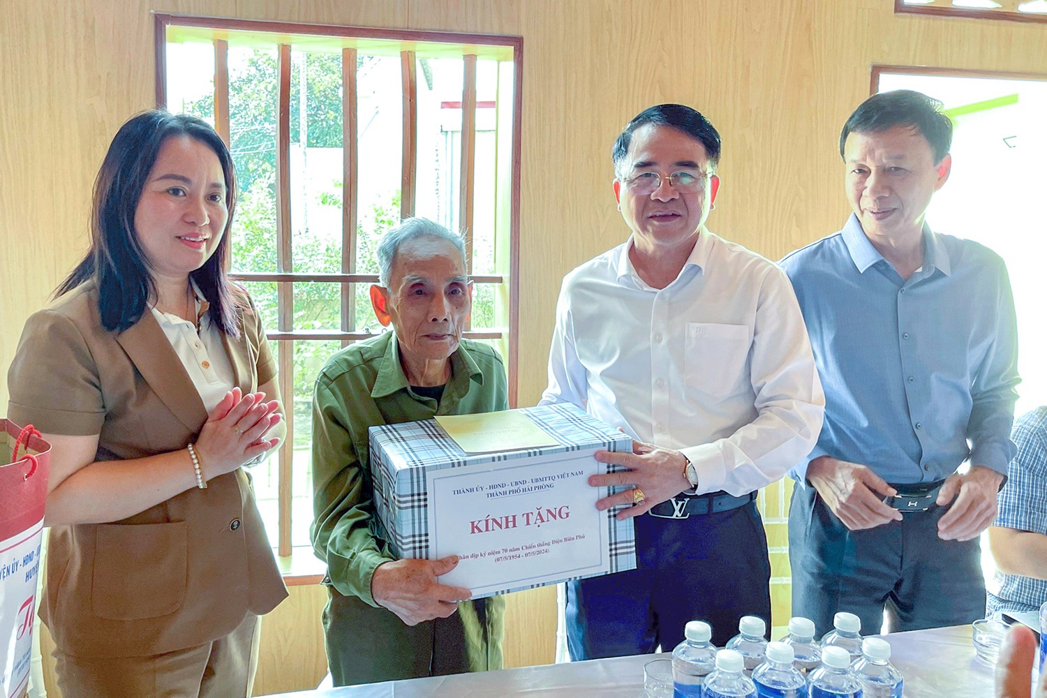 Chính sách - Hải Phòng: Dành 1,3 tỷ tặng quà thân nhân liệt sĩ, chiến sĩ Điện Biên
