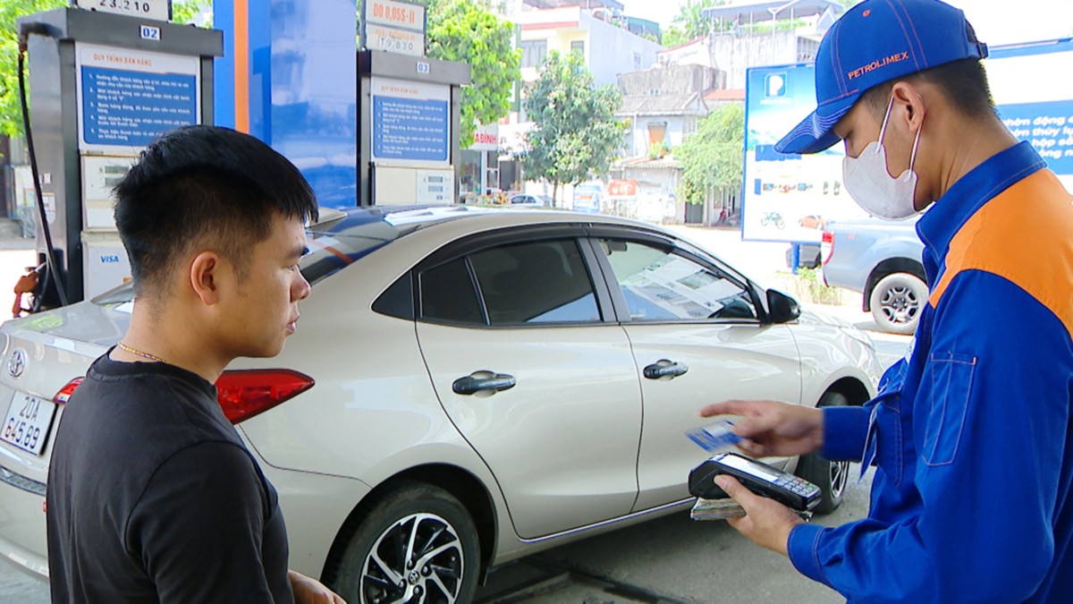Tiêu dùng & Dư luận - Quảng Ninh: Hỗ trợ thanh toán không dùng tiền mặt ở cửa hàng xăng dầu