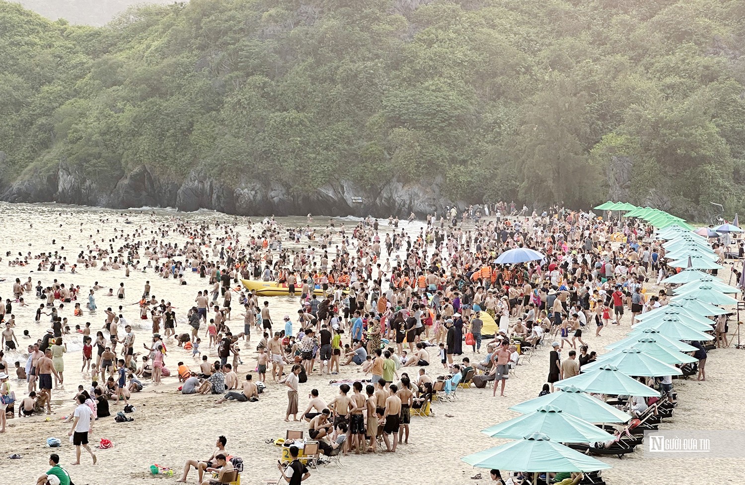 Dân sinh - Du khách có thể tắm biển ở đâu khi đến Đồ Sơn và Cát Bà hè này? (Hình 2).