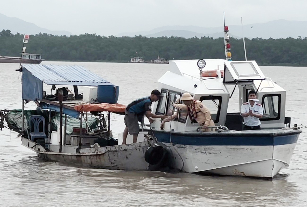 Dòng chảy pháp luật - Hải Phòng: Xử phạt 5 trường hợp dùng kích điện khai thác thủy sản