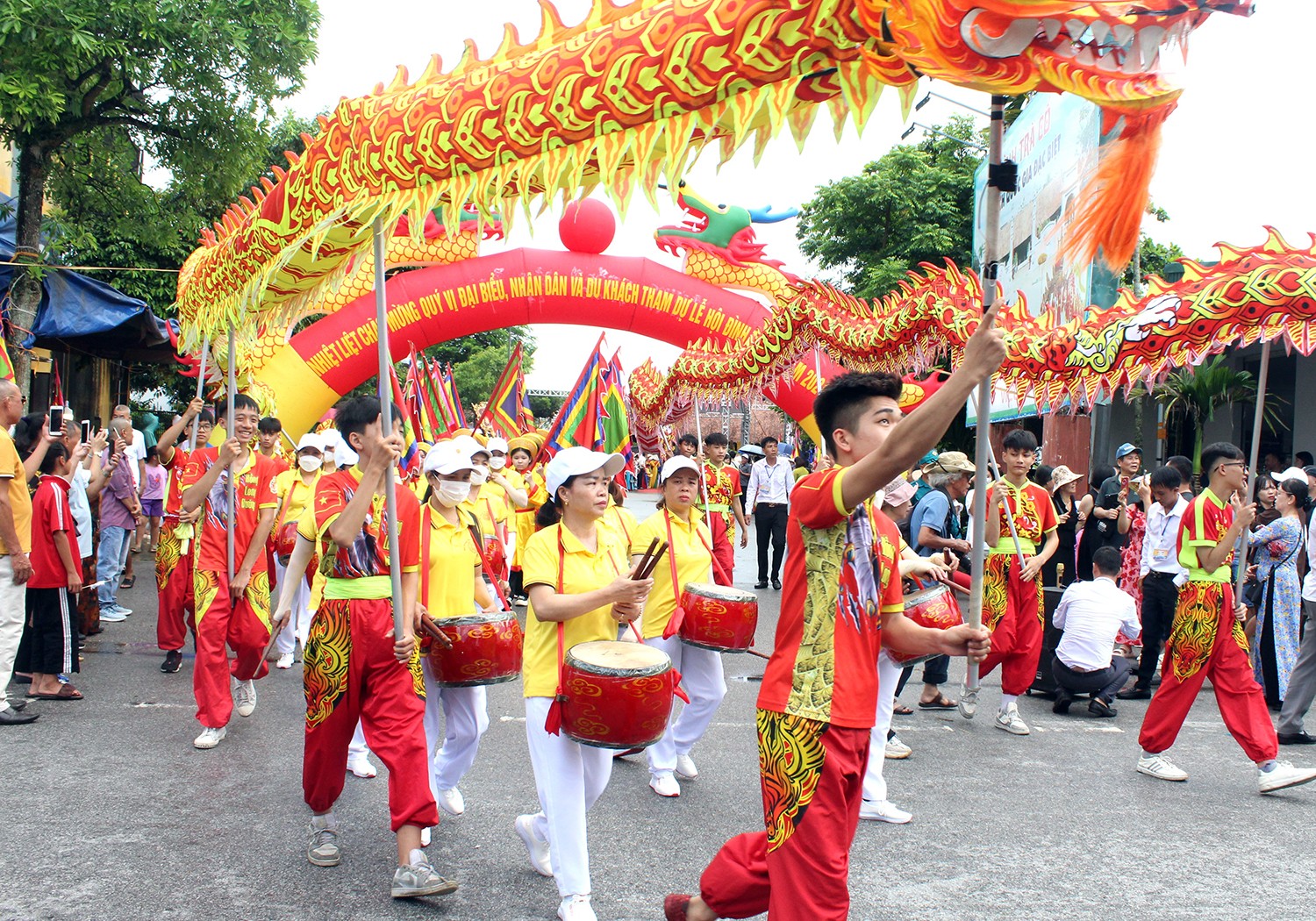 Văn hoá - Quảng Ninh: Tưng bừng khai hội đình Trà Cổ