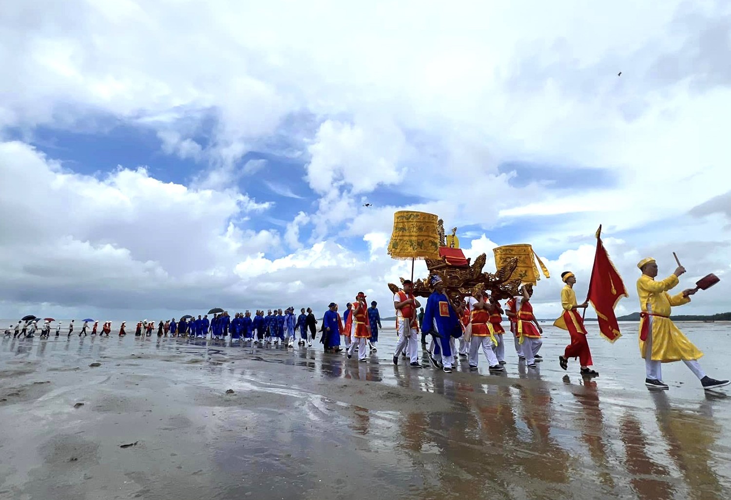 Quảng Ninh: Tưng bừng khai hội đình Trà Cổ