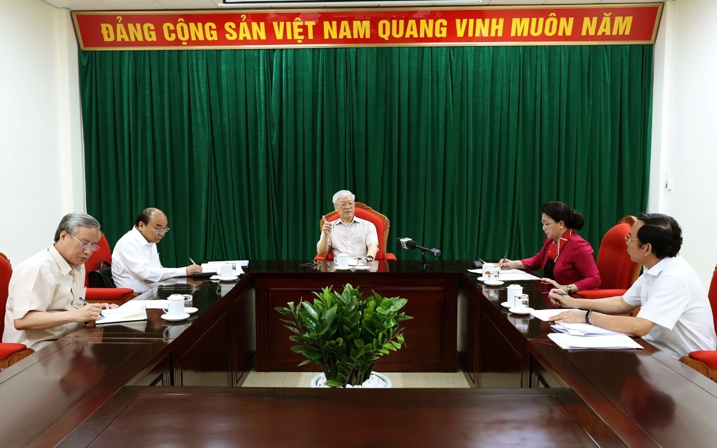 Chính sách - Chùm ảnh: Tổng Bí thư, Chủ tịch nước Nguyễn Phú Trọng chủ trì họp lãnh đạo chủ chốt (Hình 7).