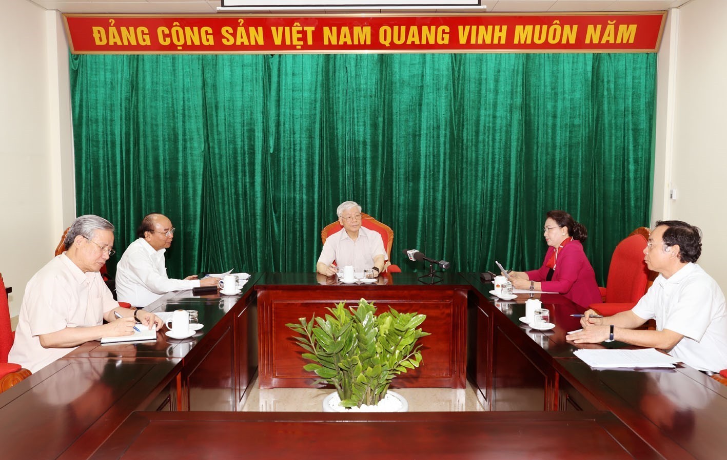 Chính sách - Chùm ảnh: Tổng Bí thư, Chủ tịch nước Nguyễn Phú Trọng chủ trì họp lãnh đạo chủ chốt (Hình 4).