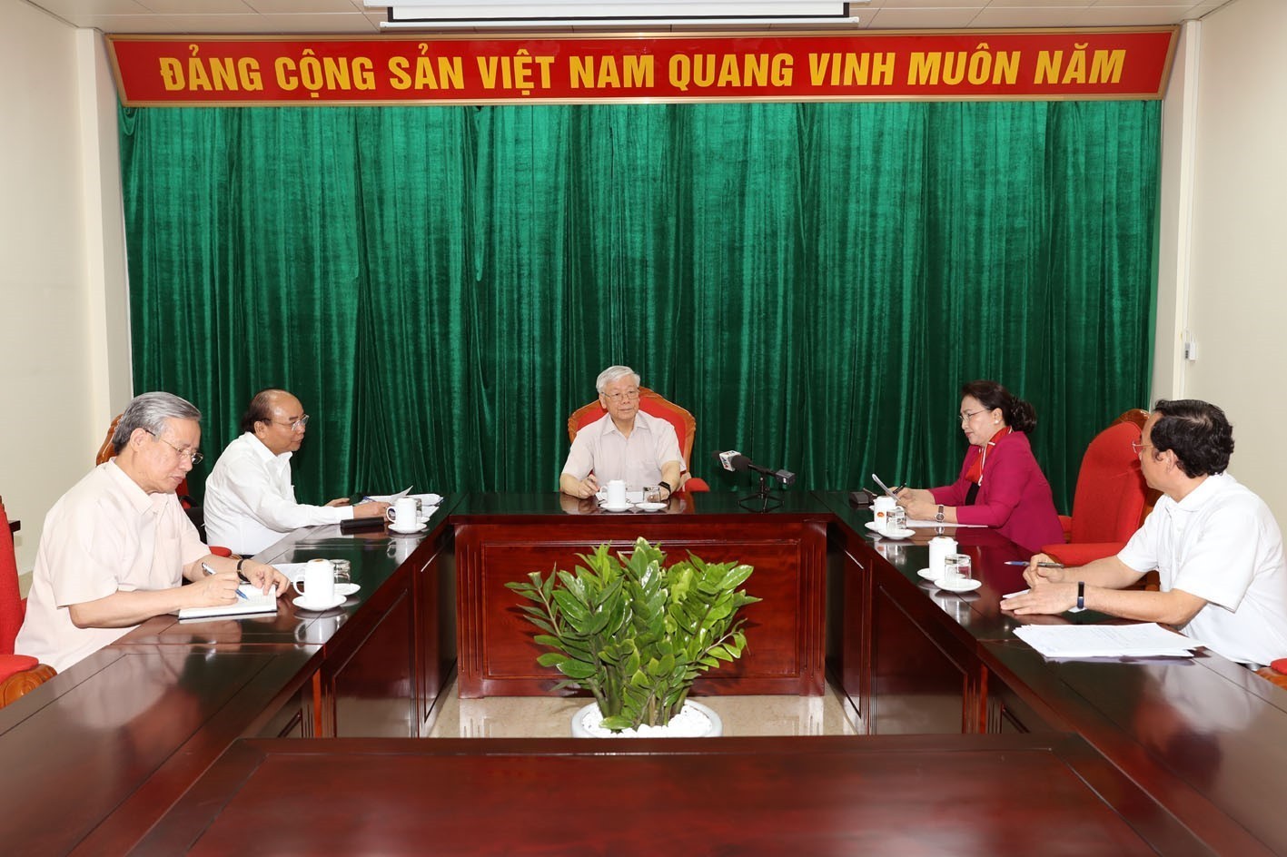 Chính sách - Chùm ảnh: Tổng Bí thư, Chủ tịch nước Nguyễn Phú Trọng chủ trì họp lãnh đạo chủ chốt (Hình 5).