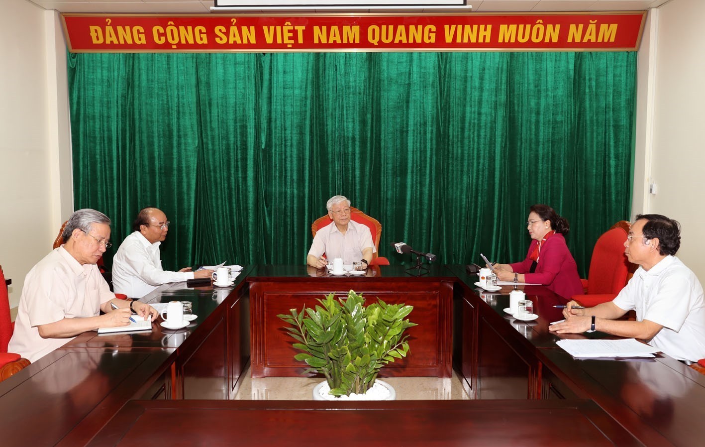 Chính sách - Chùm ảnh: Tổng Bí thư, Chủ tịch nước Nguyễn Phú Trọng chủ trì họp lãnh đạo chủ chốt