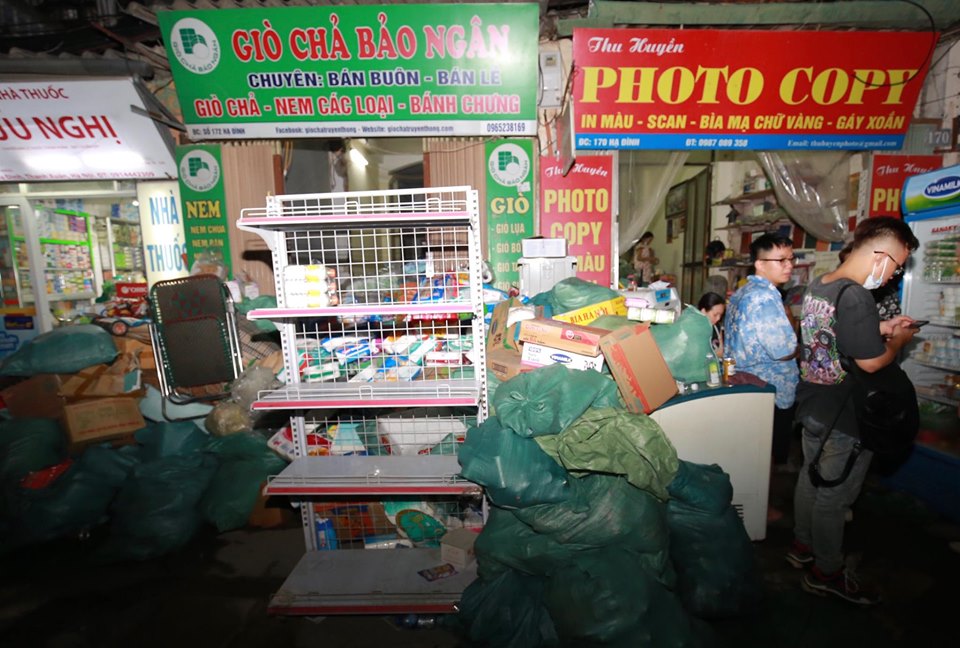 Tin nhanh - Cháy lớn tại Công ty CP bóng đèn phích nước Rạng Đông ở Hà Nội: Đêm không ngủ của các chiến sĩ PCCC (Hình 20).