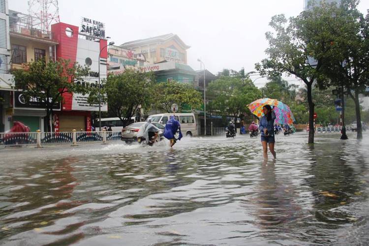 Xã hội - Thừa Thiên - Huế: Mưa lớn kéo dài nguy cơ vượt lũ lịch sử 1999  (Hình 2).