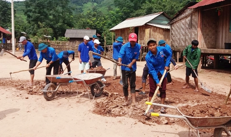 Văn hoá - Trò chuyện với thầy giáo sống sót sau hủ tục chôn con theo mẹ (Hình 2).