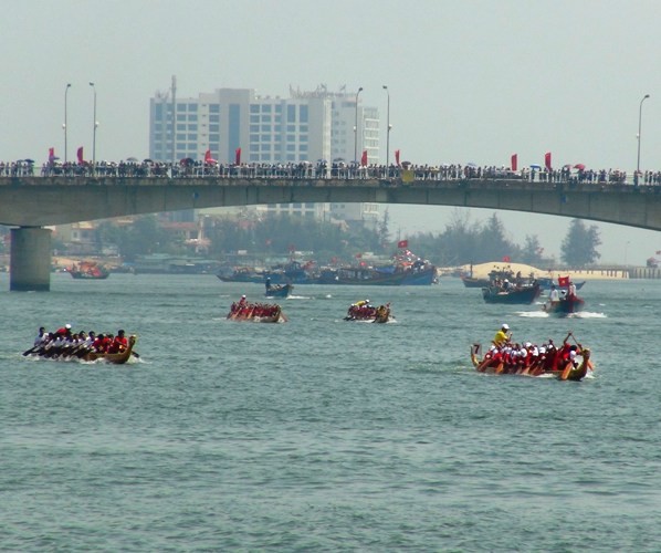 Văn hoá - Sông Nhật Lệ  tưng bừng ngày nghỉ lễ 30/4