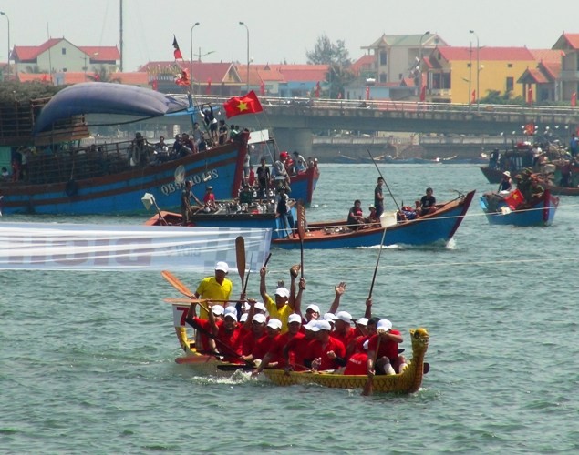 Văn hoá - Sông Nhật Lệ  tưng bừng ngày nghỉ lễ 30/4 (Hình 2).