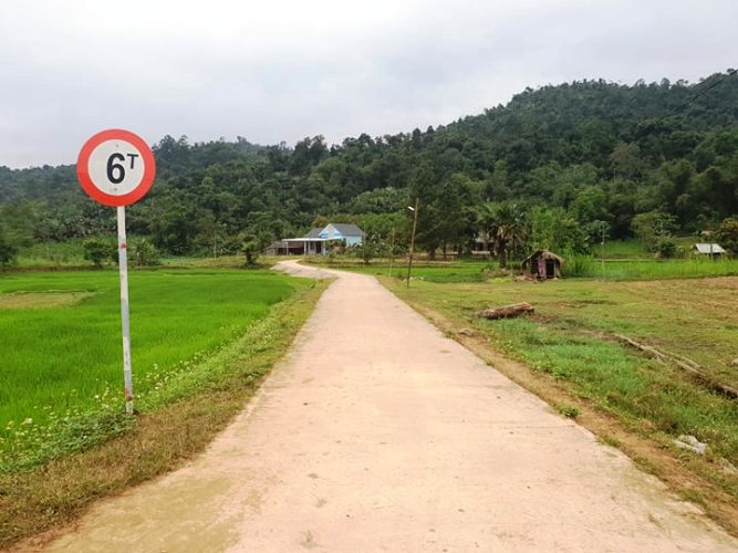 Tin nhanh - Kỷ luật chủ tịch xã lấy tiền nhà nước làm đường dẫn thẳng về nhà mình