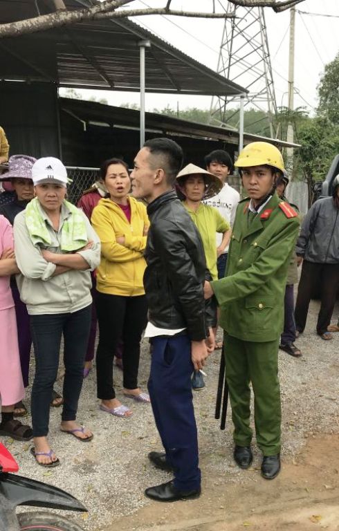 An ninh - Hình sự - Sau cuộc điện thoại, nam thanh niên bất ngờ bị chém và đốt xe máy (Hình 2).