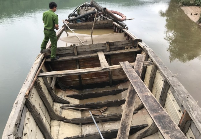 An ninh - Hình sự - Công an Quảng Bình lần đầu khởi tố đối tượng khai thác cát trái phép (Hình 2).