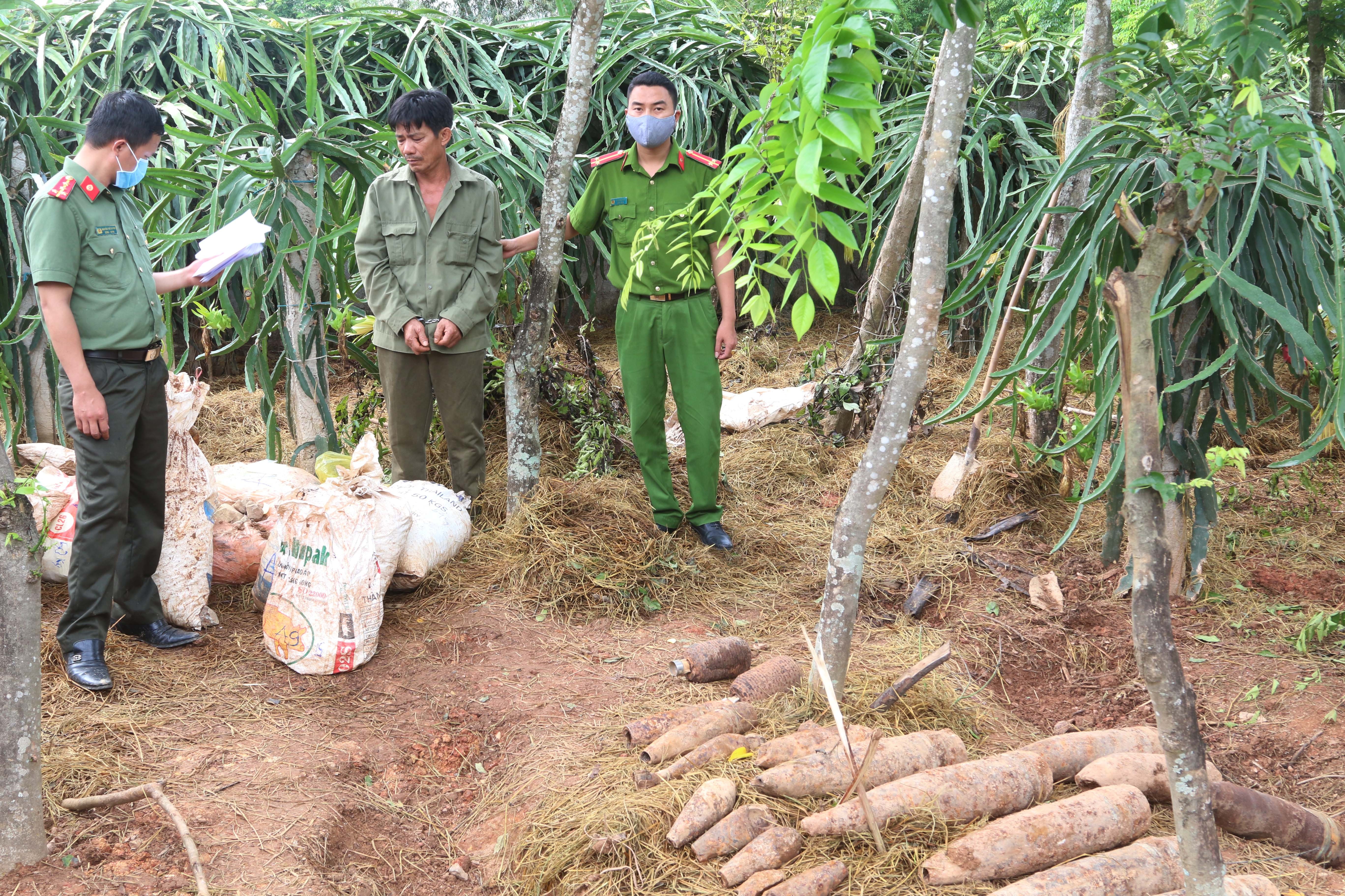 An ninh - Hình sự - Khởi tố vụ phát hiện nửa tấn thuốc nổ và nhiều đầu đạn nguy hiểm tại nhà dân (Hình 3).