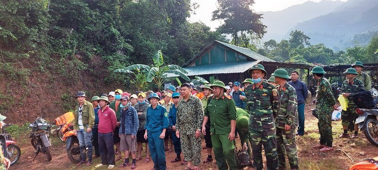 Tin nhanh - Hành trình tiếp cận hiện trường vụ sạt lở làm 4 người đi rừng tử vong (Hình 2).