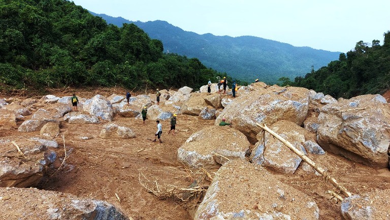 Tin nhanh - Hành trình tiếp cận hiện trường vụ sạt lở làm 4 người đi rừng tử vong (Hình 8).